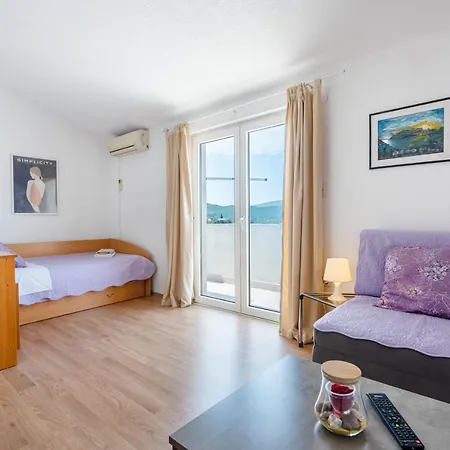 Apartman Lezenic *